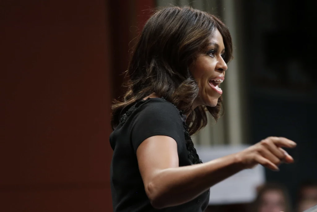 Michelle Obama jest z zawodu prawniczką. Pełniąc obowiązki pierwszej damy, określała trendy w modzie amerykańskiej. Michelle Obama jest z zawodu prawniczką. Pełniąc obowiązki pierwszej damy, określała trendy w modzie amerykańskiej.