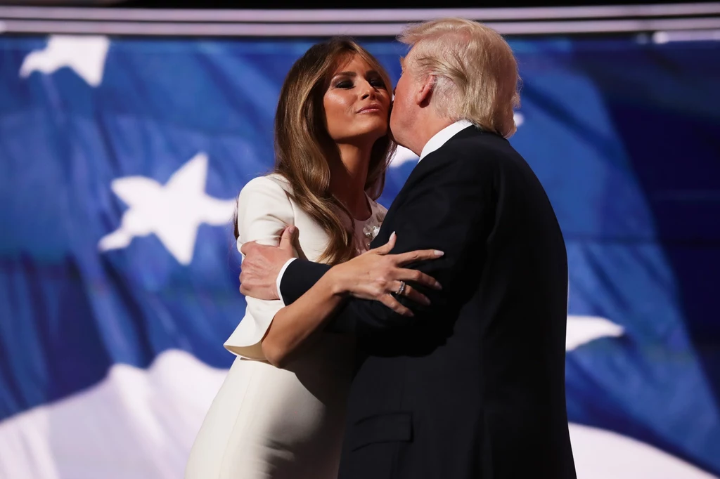 Melania Trump to słoweńsko-amerykańska modelka, żona Donalda Trumpa. Melania Trump to słoweńsko-amerykańska modelka, żona Donalda Trumpa.