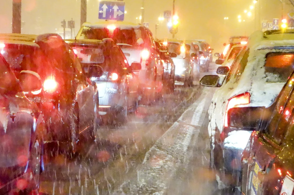 Warunki na drogach są trudne Warunki na drogach są trudne