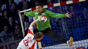 Michał Daszek rzuca bramkę w meczu mistrzostw świata z Japonią