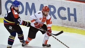 Sebastian Łabuz (TatrySki Podhale, z lewej) i Damian Słaboń (Comarch Cracovia)