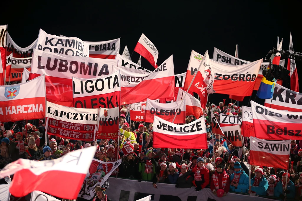 Tłumy kibiców pod Wielką Krokwią w Zakopanem