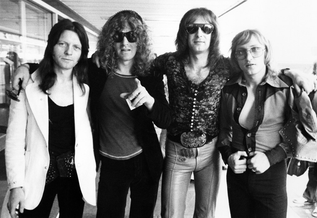 Mott The Hoople w 1973 r. Pete Watts drugi z prawej