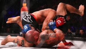 Brennan Ward (czerwone rękawice)