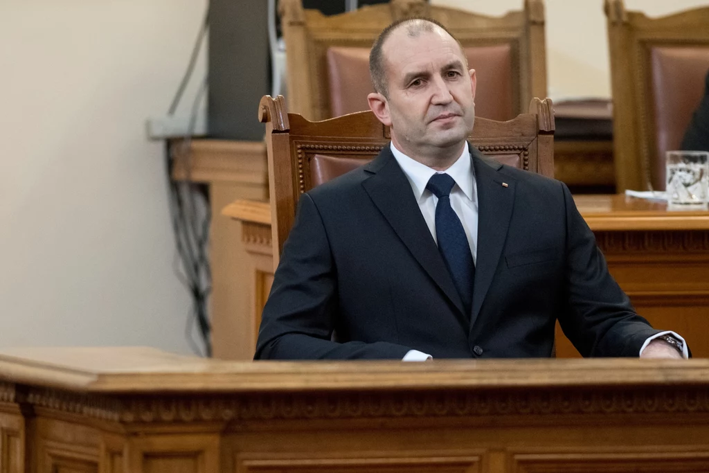 Rumen Radew, 53-letni pilot i generał w stanie spoczynku, objął funkcje głowy państwa w niedzielę