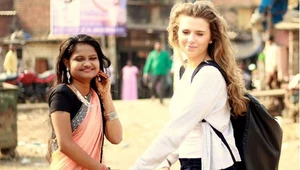 Polska stewardessa pomaga dziewczynie z Indii