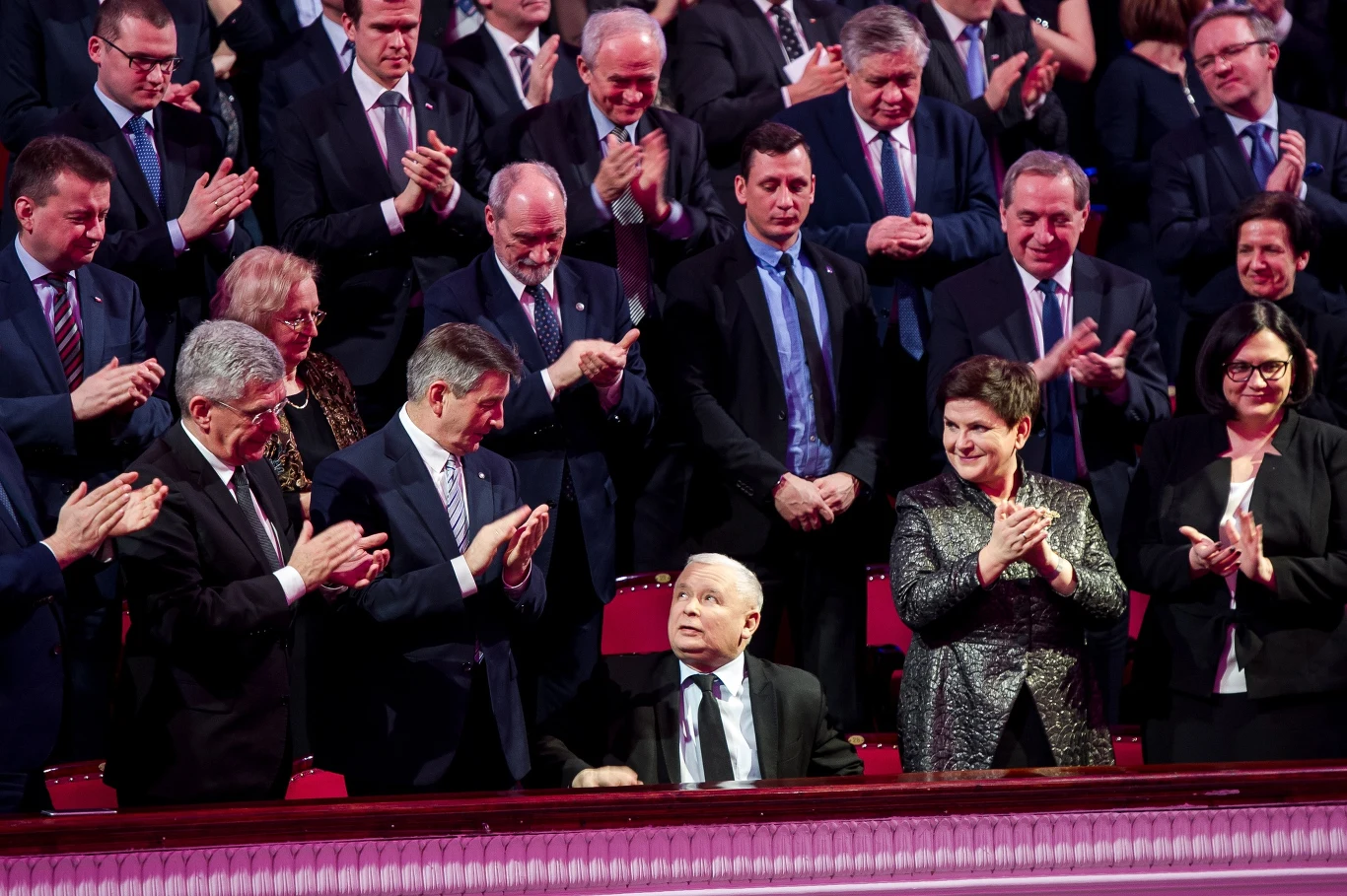 Jarosław Kaczyński i jego świta