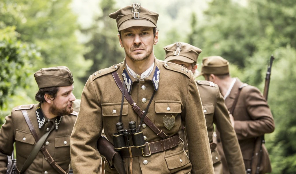 Marcin Kwaśny w scenie z filmu "Wyklęty"