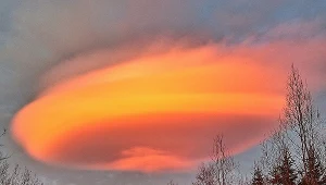 Niesamowite chmury nad ośrodkiem narciarskim w Szwecji