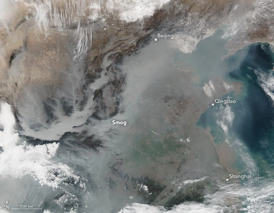 Smog w Chinach widziany przez Suomi NPP / Fot. - NASA / Jeff Schmaltz, LANCE/EOSDIS Rapid Response, Mike Carlowicz