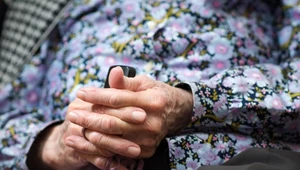 76-letnia mieszkanka Legnicy padła ofiarą oszusta. Straciła około 65 tysięcy złotych