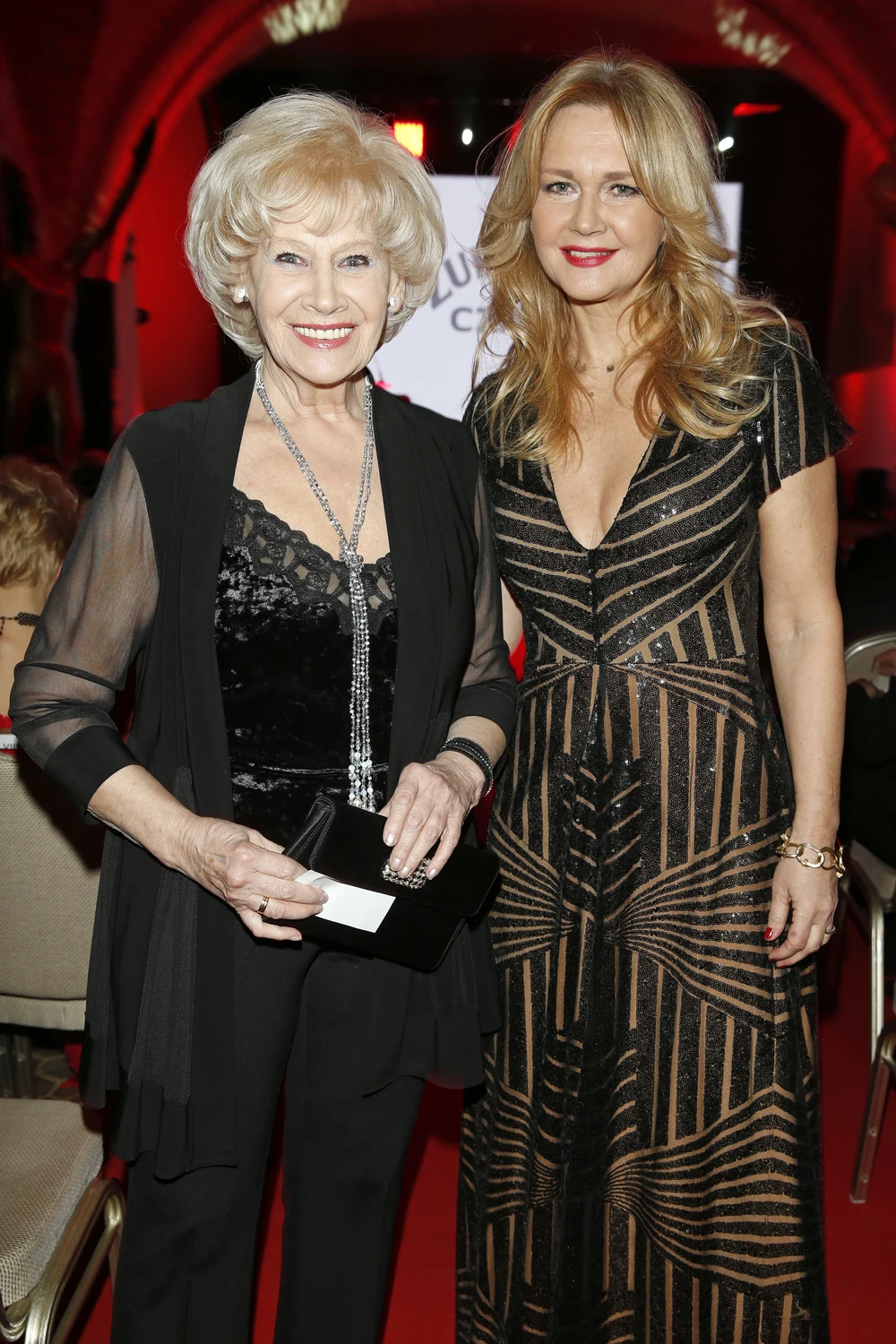 Na gali Telekamer 2017 Grażyna Torbicka pojawiła się z mamą Krystyną Loską Na gali Telekamer 2017 Grażyna Torbicka pojawiła się z mamą Krystyną Loską