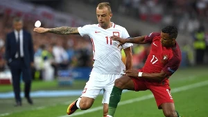 Kamil Grosicki i Portugalczyk Nani podczas Euro 2016