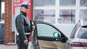 Policjant nie ma prawa przepytywać kierowcy