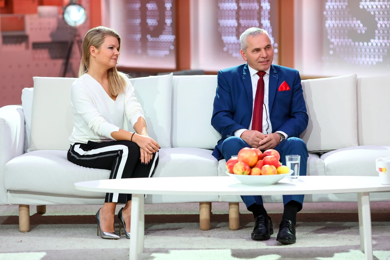 Zbigniew z "Rolnik szuka żony 3" z prowadzącą program, Martą Manowską Zbigniew z "Rolnik szuka żony 3" z prowadzącą program, Martą Manowską