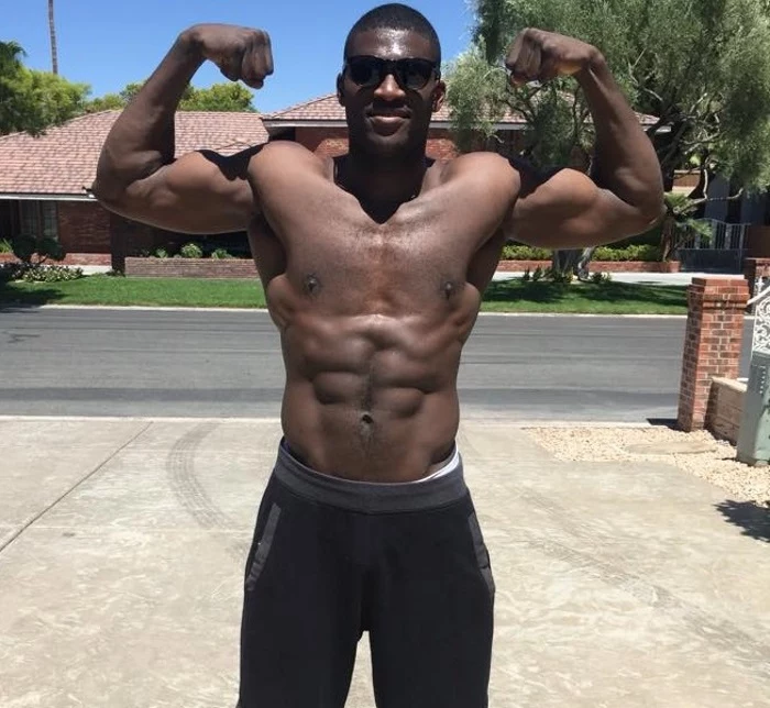 Izu Ugonoh wykuwa formę w Las Vegas