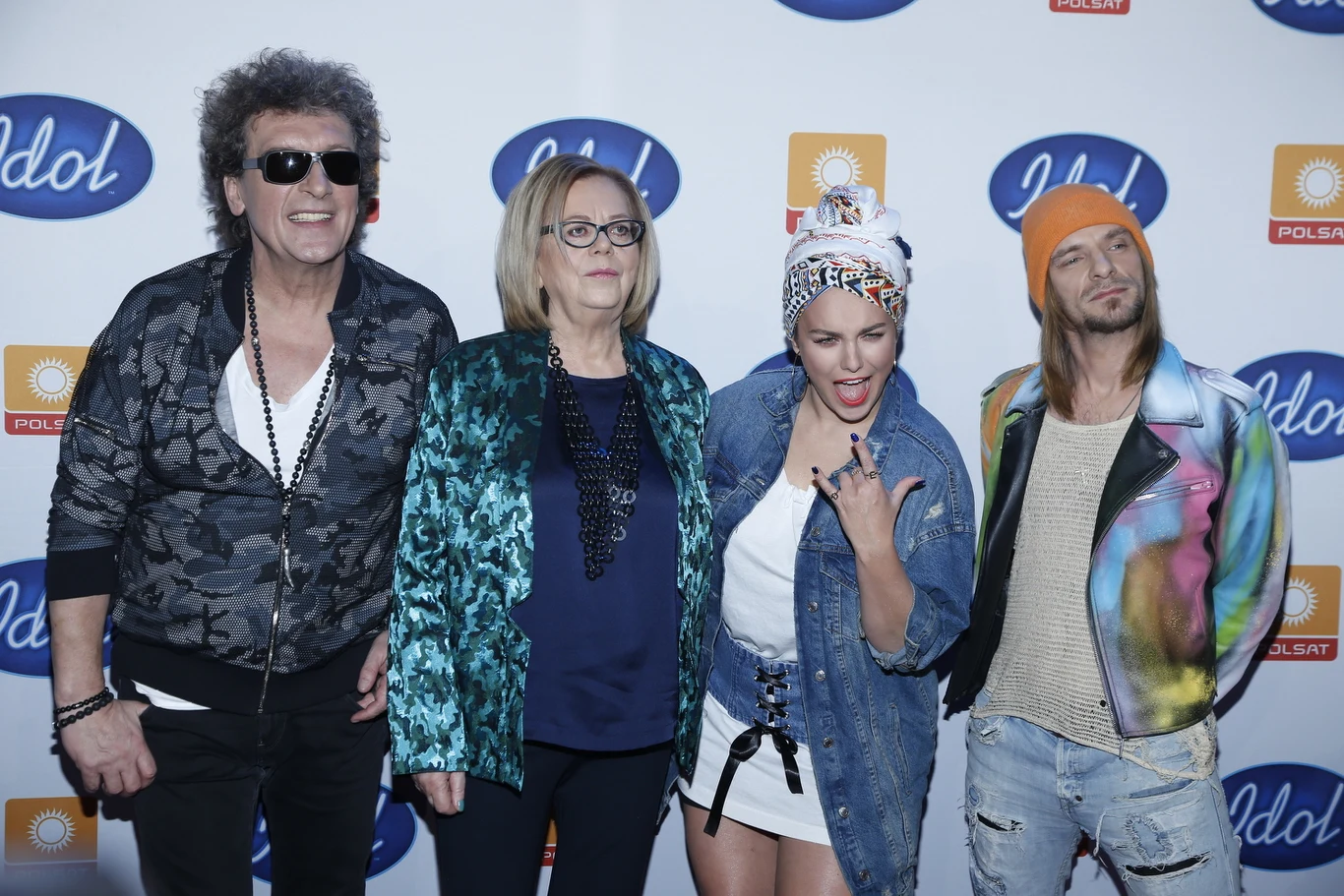 Jury nowego "Idola" w komplecie: Janusz Panasewicz, Elżbieta Zapendowska, Ewa Farna i Wojtek Łuszczykiewicz. Jury nowego "Idola" w komplecie: Janusz Panasewicz, Elżbieta Zapendowska, Ewa Farna i Wojtek Łuszczykiewicz.