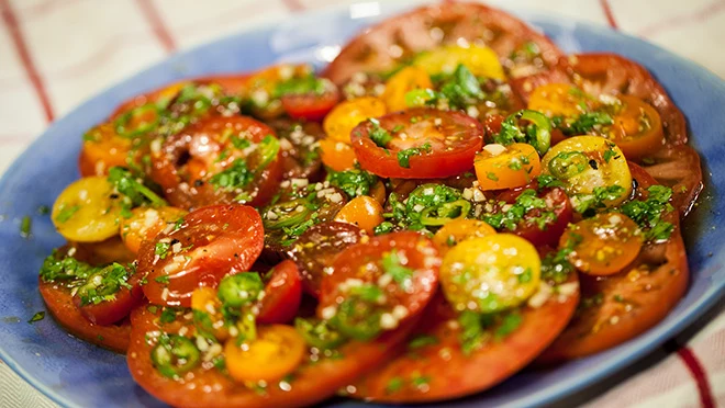 ​Pomidorowa sałatka chipotle