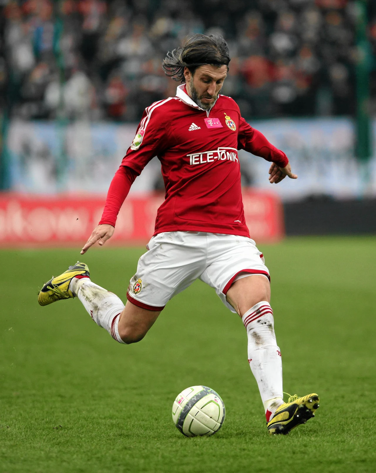 Kamil Kosowski w barwach Wisły Kraków Kamil Kosowski w barwach Wisły Kraków