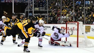 Phil Kessel pokonuje Siergieja Bobrowskiego i Penguins pokonują Columbus.