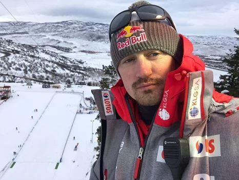 Adam Małysz opublikował swe zdjęcie z niezadowoloną miną po gafie młodego skoczka. Adam Małysz opublikował swe zdjęcie z niezadowoloną miną po gafie młodego skoczka.
