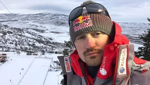 Adam Małysz opublikował swe zdjęcie z niezadowoloną miną po gafie młodego skoczka.