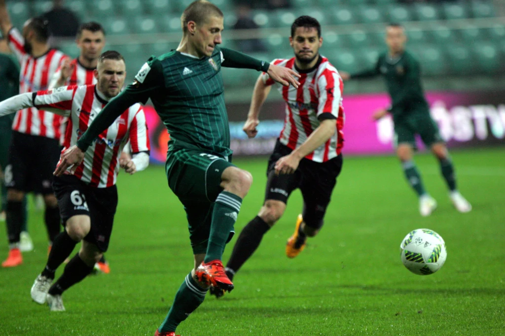 Piotr Celeban (tu w meczu z Cracovią) znów trafił dla Śląska. Piotr Celeban (tu w meczu z Cracovią) znów trafił dla Śląska.