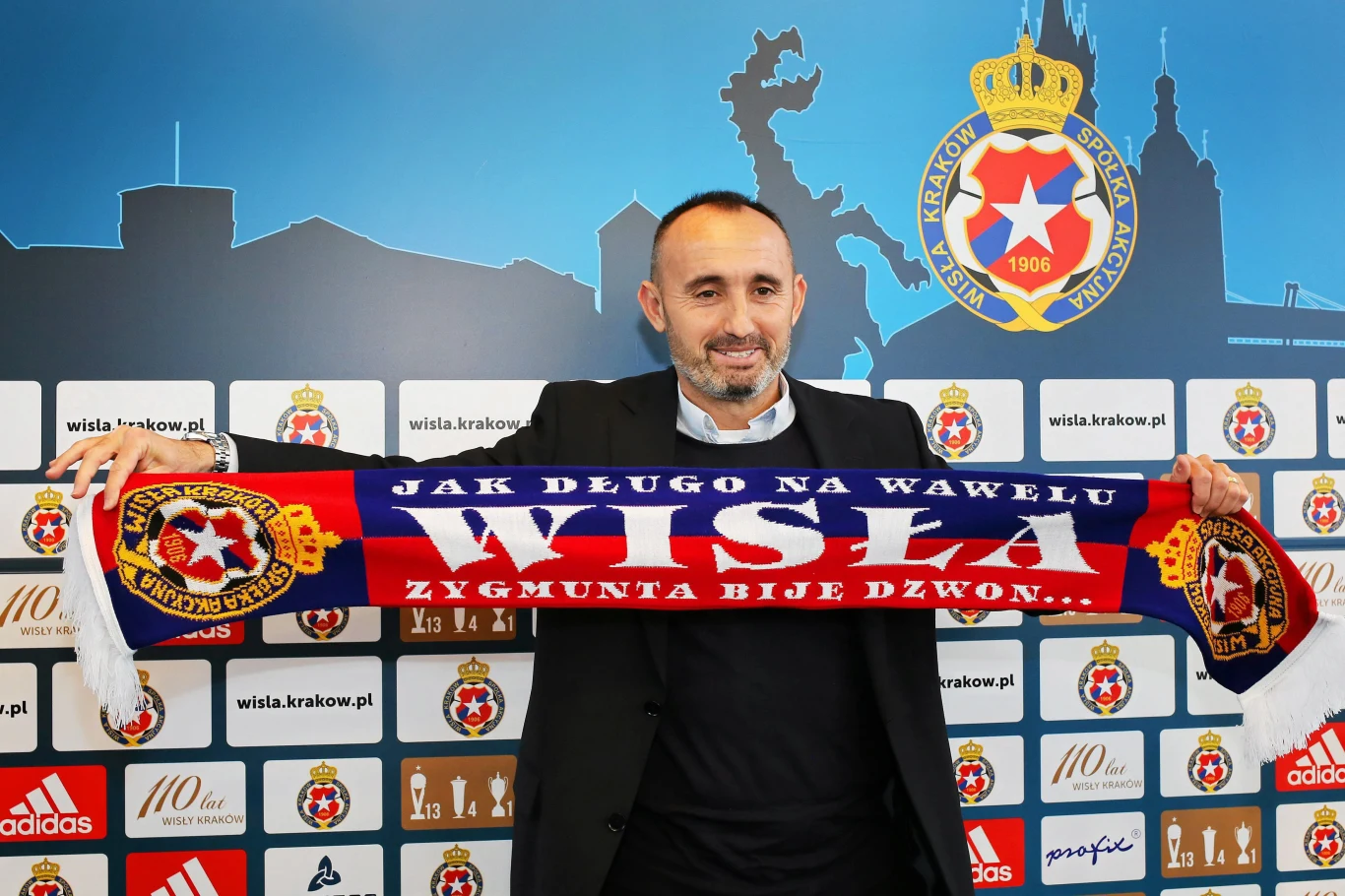 Trener Kiko Ramirez dobrze rozpoczął pracę w Wiśle. Po sześciu meczach na koncie ma dwie porażki i cztery zwycięstwa Trener Kiko Ramirez dobrze rozpoczął pracę w Wiśle. Po sześciu meczach na koncie ma dwie porażki i cztery zwycięstwa