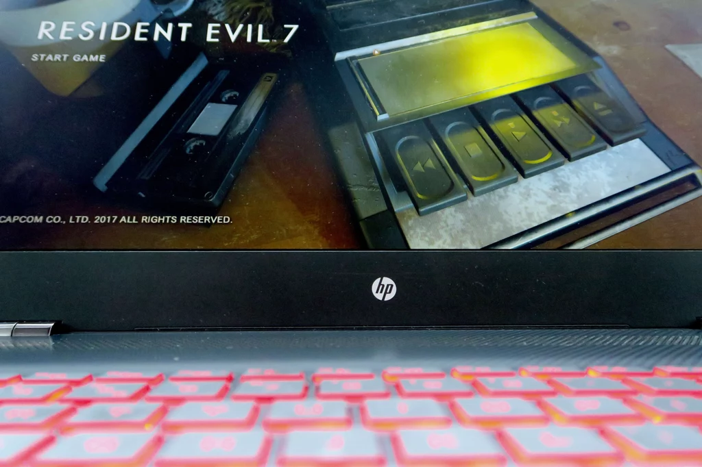 Resident Evil VII: Biohazard na ekranie HP Omen