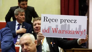 Uczestnicy nadzwyczajnego posiedzenia Rady m.st. Warszawy w Pałacu Kultury i Nauki