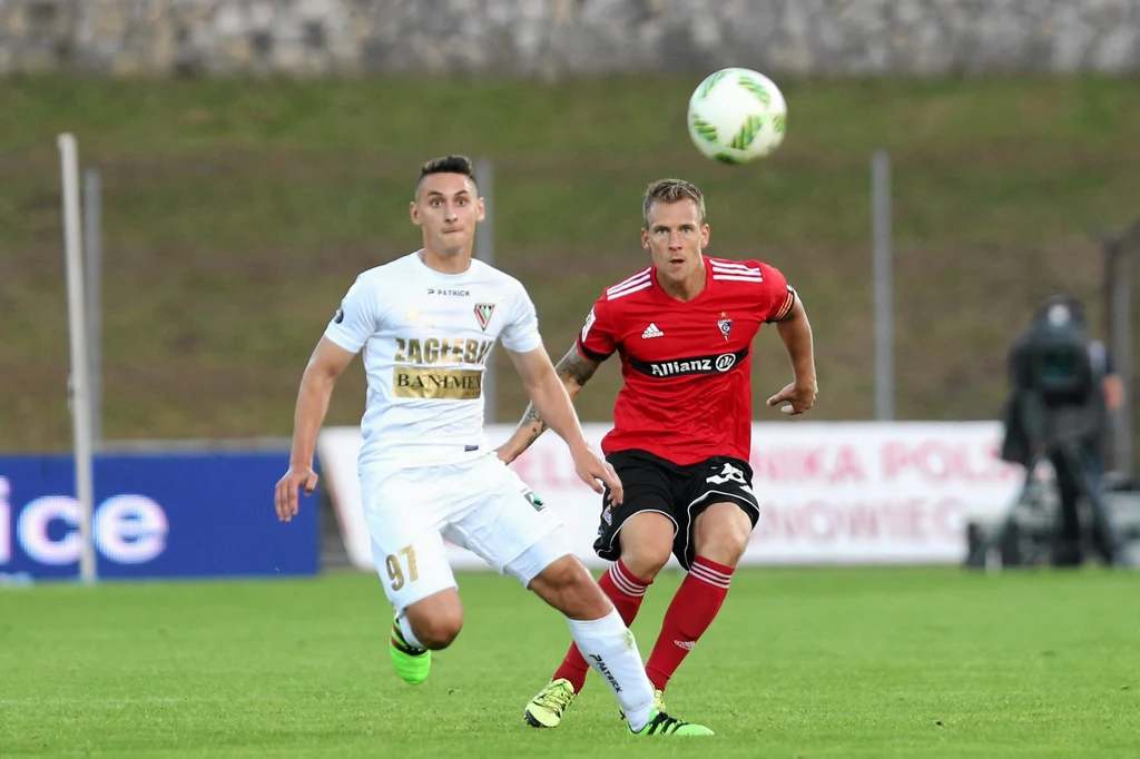 Tin Matic podczas meczu Zagłębia Sosnowiec z Górnikiem Zabrze (2-1). Z prawej Adam Danch Tin Matic podczas meczu Zagłębia Sosnowiec z Górnikiem Zabrze (2-1). Z prawej Adam Danch