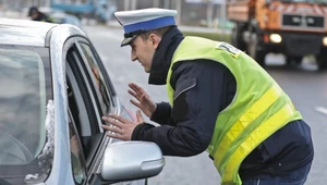 Policjanci zwykle bywają pobłażliwi na tłumaczenia zatrzymanych kierowców, ale wdawanie się z nimi w dyskusję może mieć przykre konsekwencje