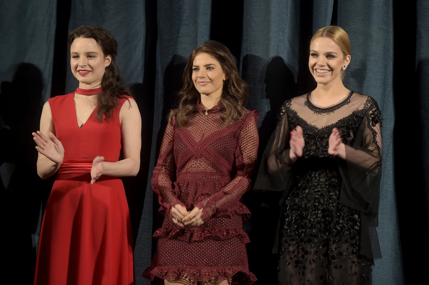 Weronika Rosati, Anna Próchniak i Vanessa Aleksander na premierze serialu "Belle Epoque"