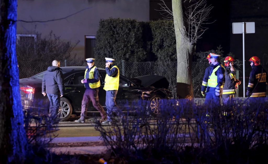 Kolumna rządowa jechała ulicą Powstańców Śląskich w Oświęcimiu. Jak zapewnia BOR, była dobrze oznakowana i poruszała się z prędkością 50 km/h. Samochód, który wiózł Beatę Szydło, był w kolumnie drugi. Premier jechała do domu w Brzeszczach. 