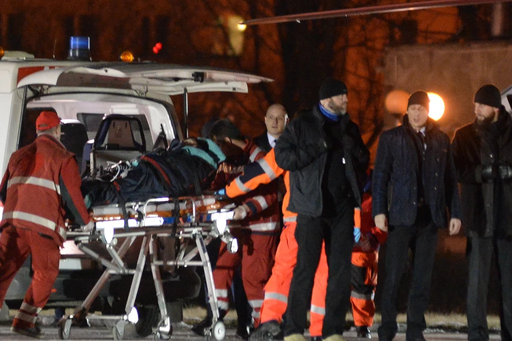 Śmigłowiec Lotniczego Pogotowia Ratunkowego zabrał premier Beatę Szydło z Oświęcimia do Warszawy. Szefowa rządu została przetransportowana do Wojskowego Instytutu Medycznego przy ul. Szaserów. 