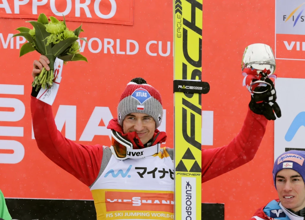 Szczęśliwy Kamil Stoch na podium Szczęśliwy Kamil Stoch na podium