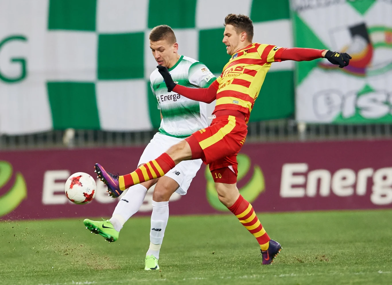 Lechia Gdańsk pokonała 3-0 Jagiellonię Białystok w 21. kolejce Lotto Ekstraklasy i zajęła fotel lidera