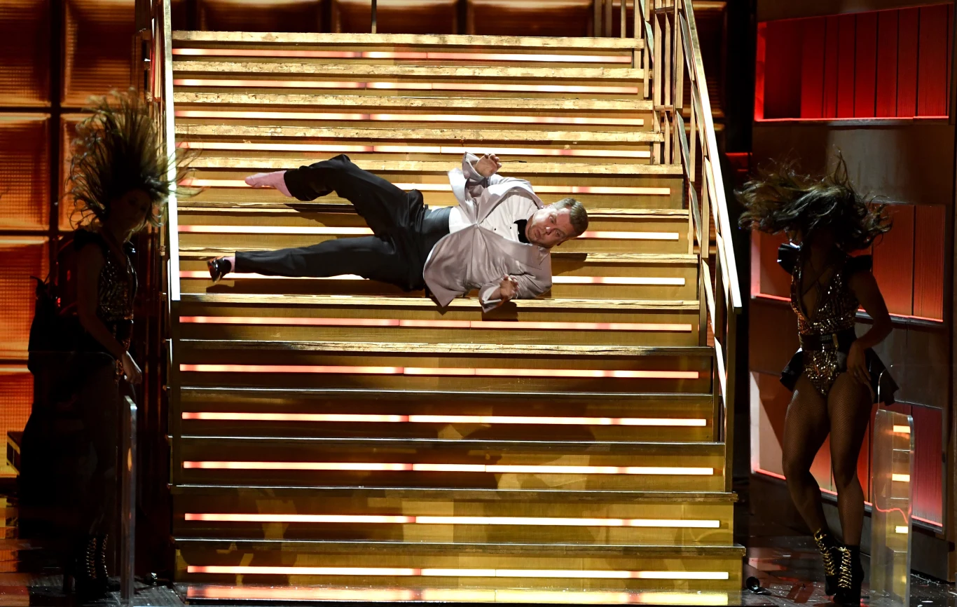 Co działo się na ceremonii rozdania nagród Grammy w tym roku? Zobacz galerię z imprezy. Na zdjęciu James Corden w trakcie inauguracji show Co działo się na ceremonii rozdania nagród Grammy w tym roku? Zobacz galerię z imprezy. Na zdjęciu James Corden w trakcie inauguracji show