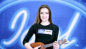 "Idol": Piękna rzeźbiarka z ukulele czaruje Janusza Panasewicza