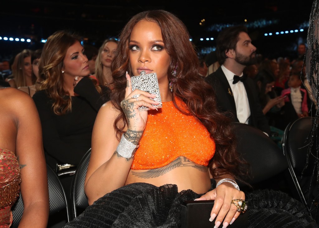 Rihanna nie rozstawała się ze swoją piersiówką podczas gali Grammy