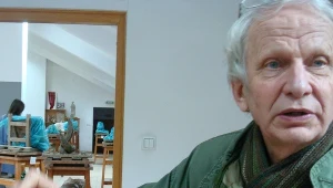 Na zdjęciu – profesor Stefan Dousa w pracowni rzeźby w Politechnice Krakowskiej.