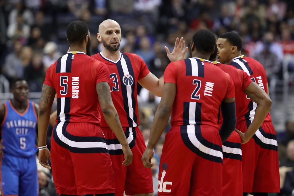 Marcin Gortat z kolegami z zespołu