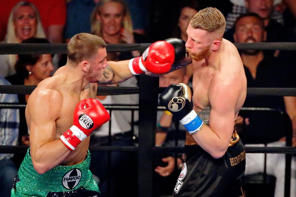 Andrzej Fonfara (z prawej) podczas walki z Joe Smithem Jr Andrzej Fonfara (z prawej) podczas walki z Joe Smithem Jr