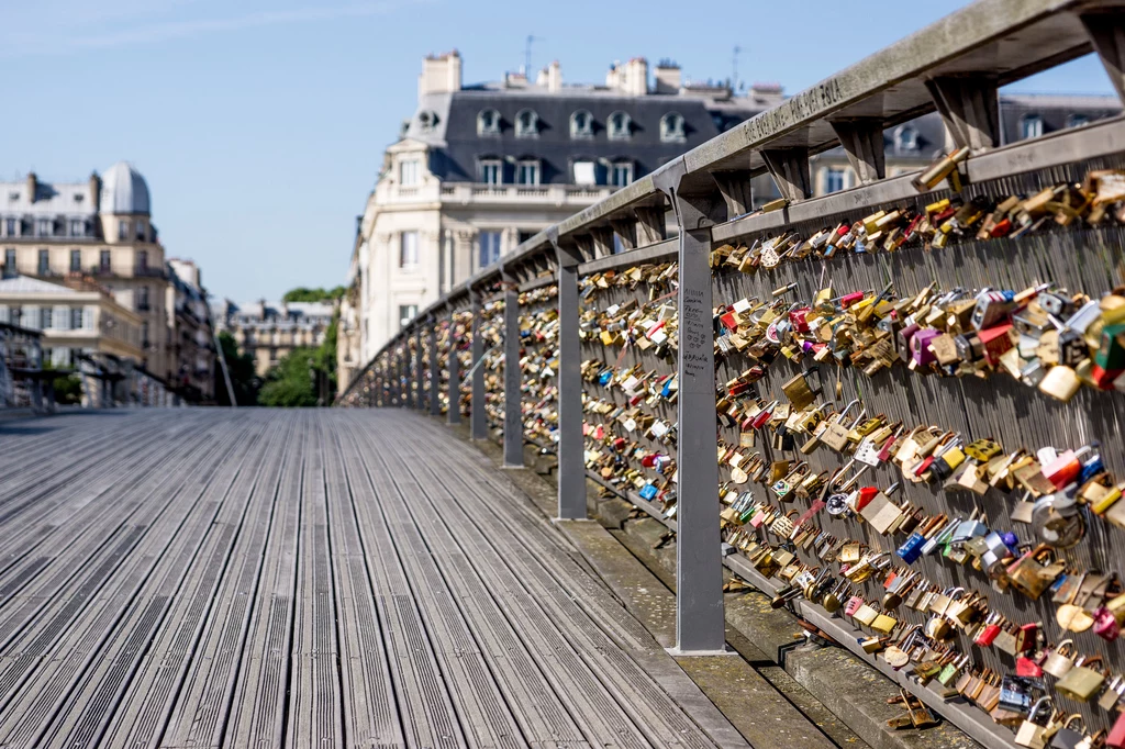 Pont de Arts - prawdopodobnie najromantyczniejsze miejsce w Paryżu