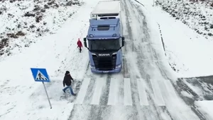 Kierowca tira ma ograniczone pole widzenia - nie możemy o tym zapominać