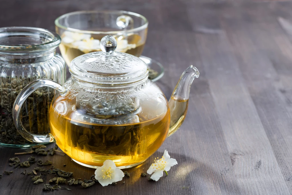Herbata sanpin to mieszanka zielonej herbaty i kwiatów jaśminu