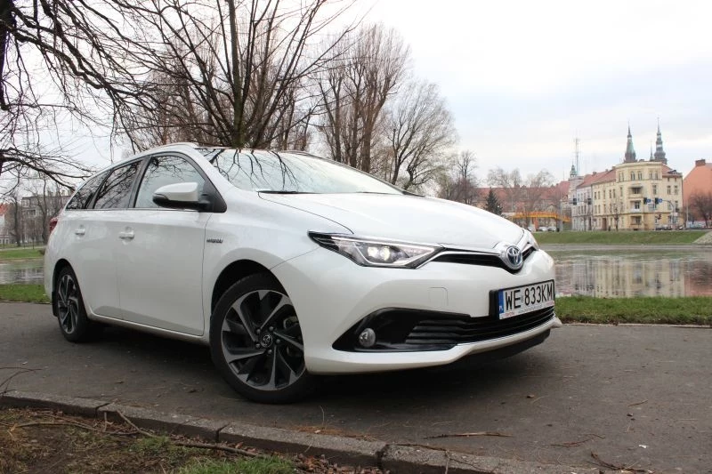 Toyota Auris Hybrid TS