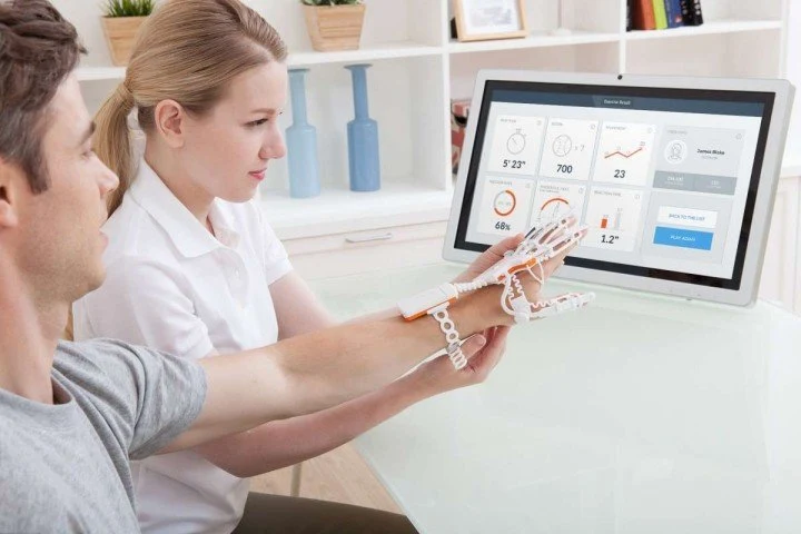 Raphael Smart Glove pomoże w rehabilitacji pacjentów po wylewie Raphael Smart Glove pomoże w rehabilitacji pacjentów po wylewie