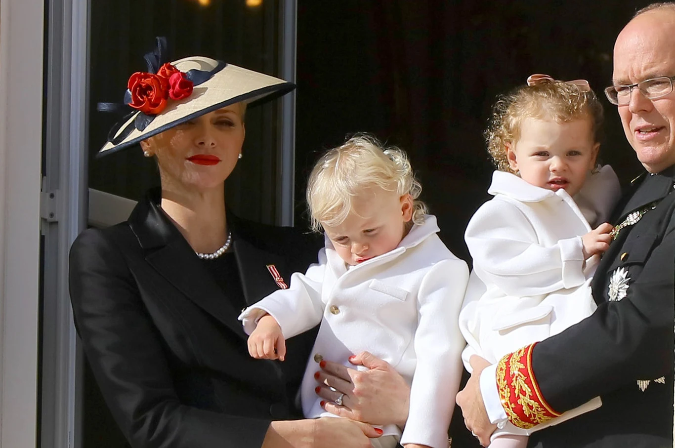 Książę Albert II i księżna Charlene i ich dzieci: księżniczka Gabriella Theresa Marie i książę Jacques Honore Rainier Książę Albert II i księżna Charlene i ich dzieci: księżniczka Gabriella Theresa Marie i książę Jacques Honore Rainier