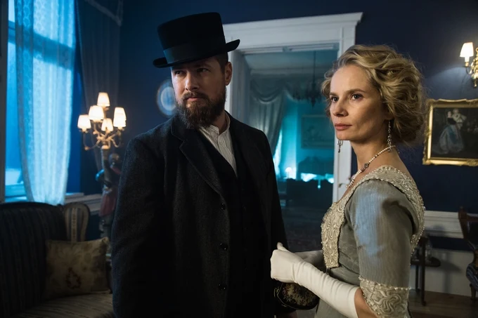 Kilka dni temu na ekranie stacji TVN zadebiutował serial "Belle Epoque", w którym Cielecka wciela się w jedną z głównych ról. "Konstancja to femme fatale, nie do końca wiadomo, co w sobie kryje. To taka trochę enigma, kobieta szpieg, ale jednocześnie osóbka, która sprawia, że chce się ją pokochać i nią zaopiekować. Stworzona do kochania i... bardzo niebezpieczna" - opowiada o swojej bohaterce aktorka.